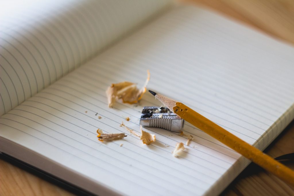 Tips on buying stationery and prevent smudging drawing sheets